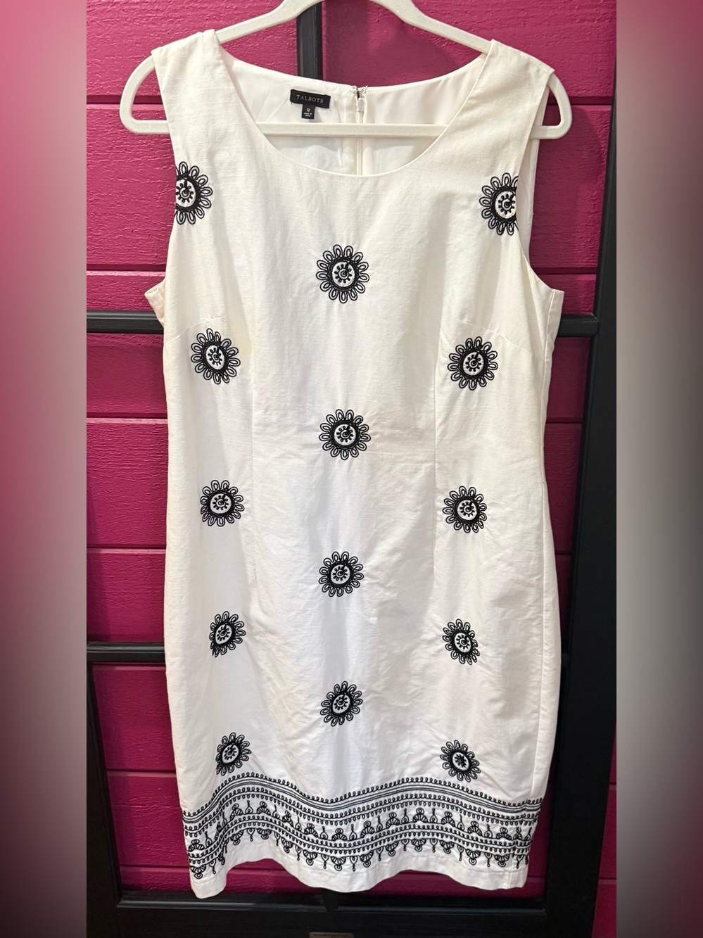 Talbots White Sleeveless Embroidered Shift Dress size 12